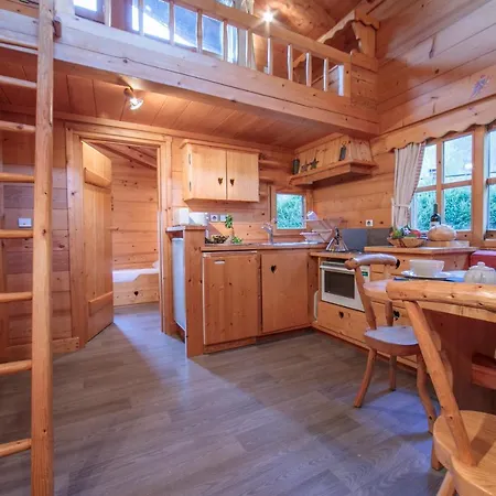 Шале Les Praz-de-chamonix Chalet Sleeps 4 *